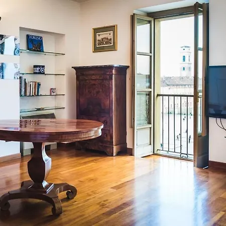 In Piazza Castello Exclusive Con Vista Unica Su Piazza Castello Appartamento *