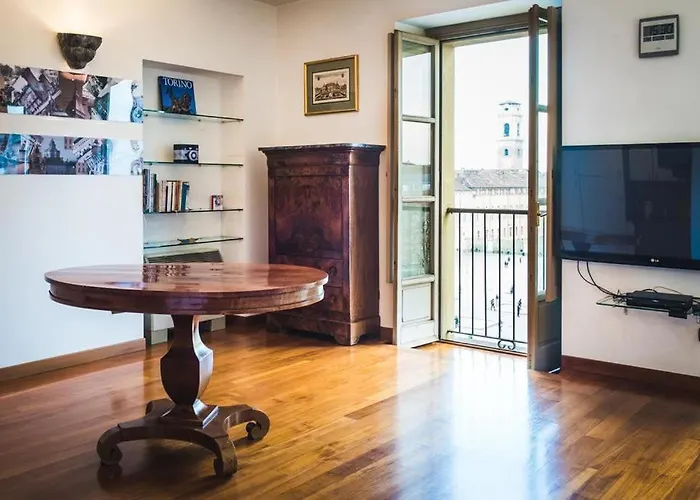 In Piazza Castello Exclusive Con Vista Unica Su Piazza Castello Apartment *