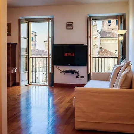 Apartamento In Piazza Castello Exclusive Con Vista Unica Su Piazza Castello