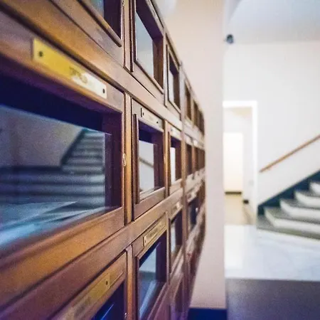 In Piazza Castello Exclusive Con Vista Unica Su Piazza Castello Apartamento *